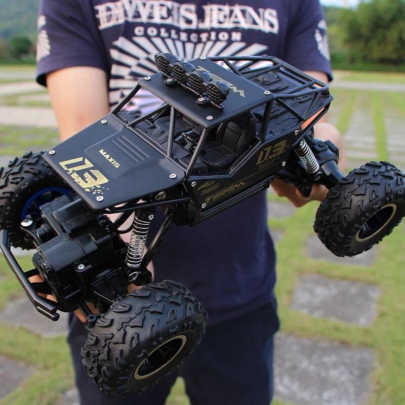 1:12 4WD RC Car Updated Version 2.4G Radio Control RC Car / Batery Packs - It's all about toys